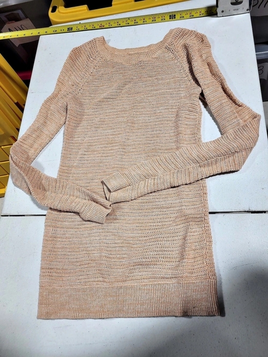 Sweaters - Knit Crew Neck Sweater in Pink Like New